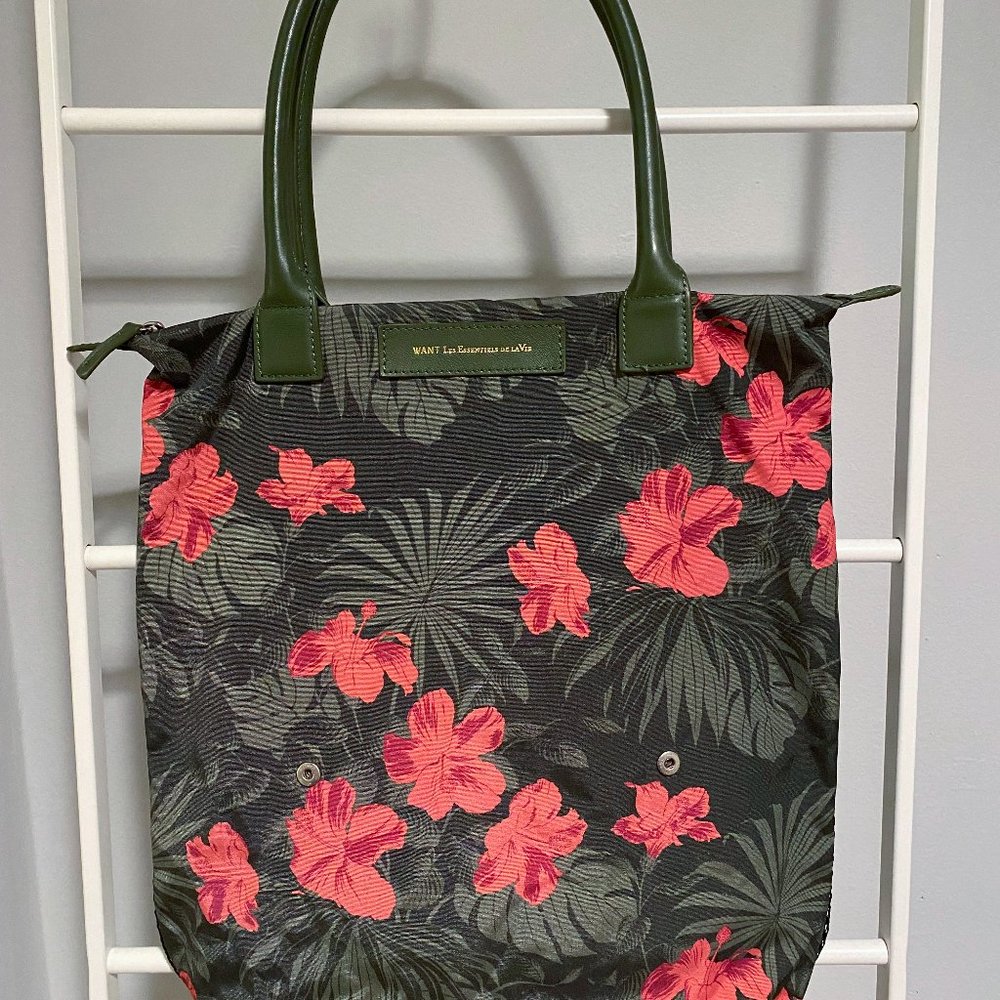 Want Les Essentiels Roll-Up Tropical/Floral Shopper Tote